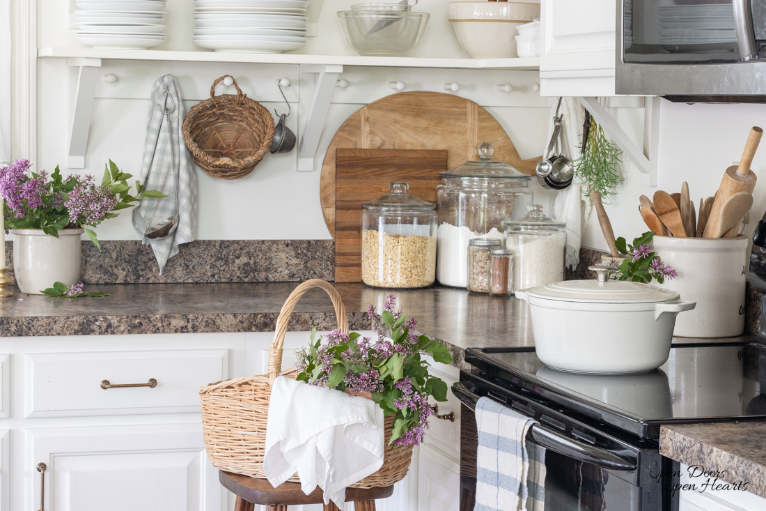 Farmhouse Kitchen: Rustic Elegance Meets Modern Charm - 6