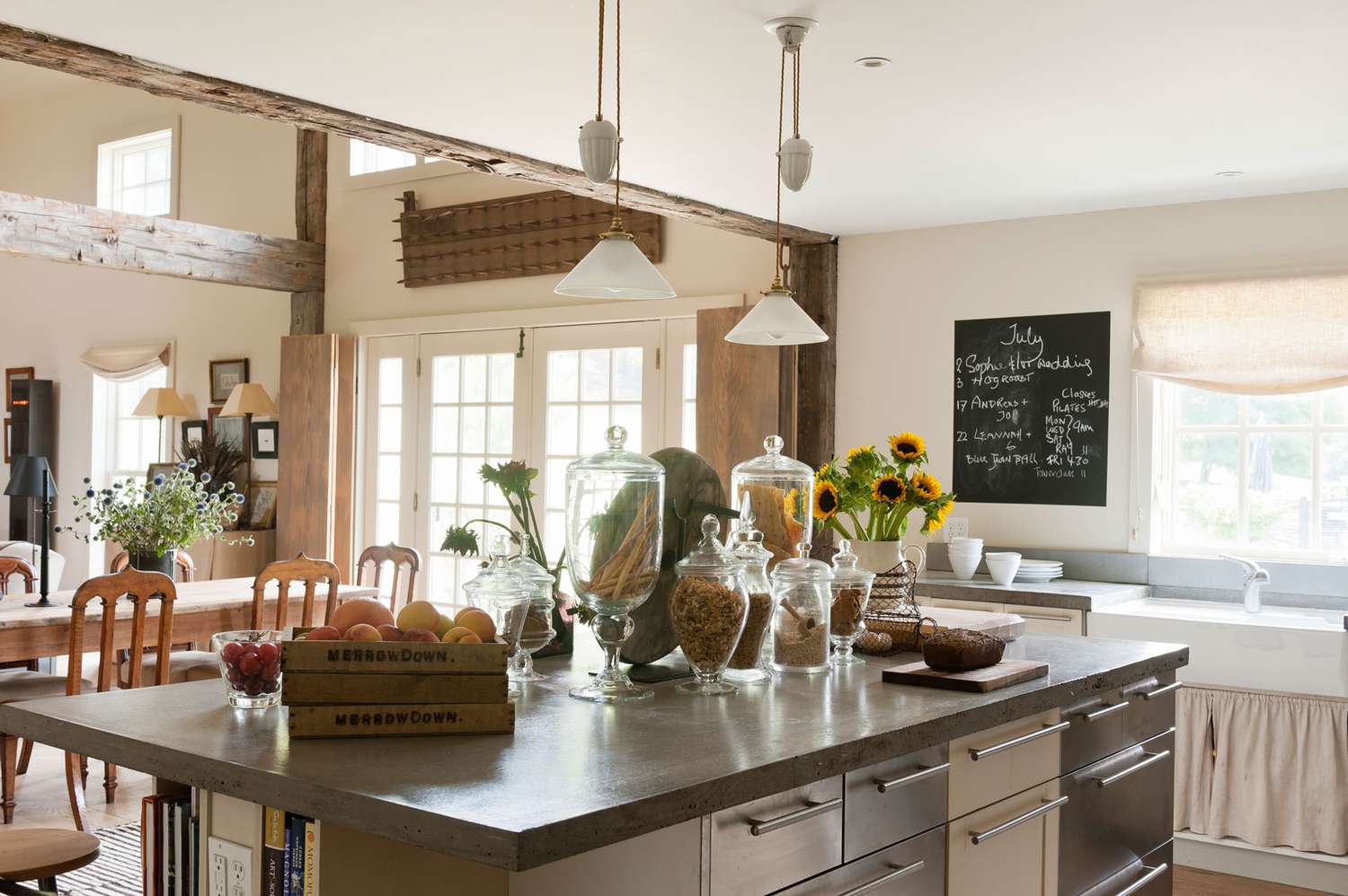 Farmhouse Kitchen: Rustic Elegance Meets Modern Charm - 8