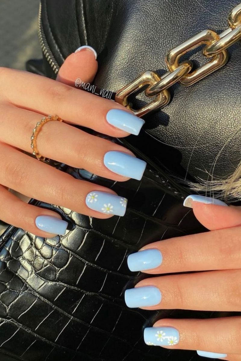 Blue Nails: Dive Into the Coolest Nail Trends - 8