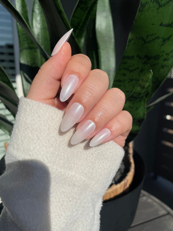 The Ultimate Guide to Chrome Nails: Achieving the Perfect Shiny Look - 2