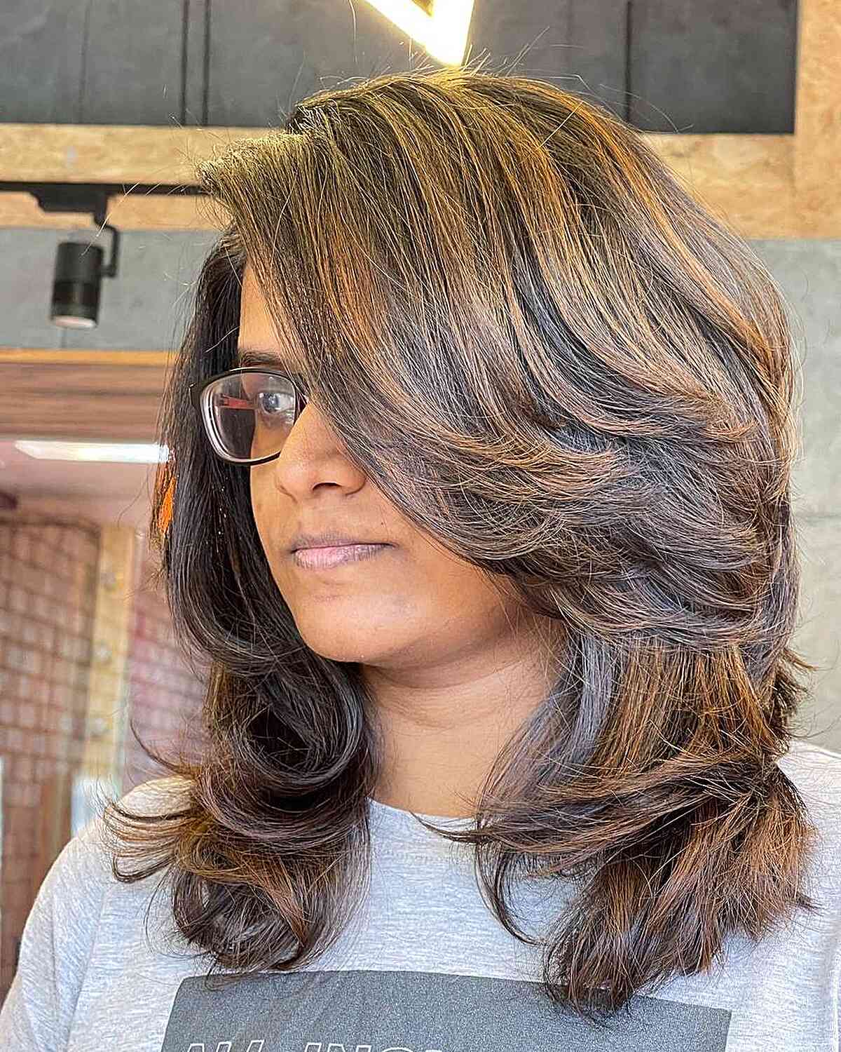 Medium Length Hair Styles: A Complete Guide to Popular Cuts and Trends - 2