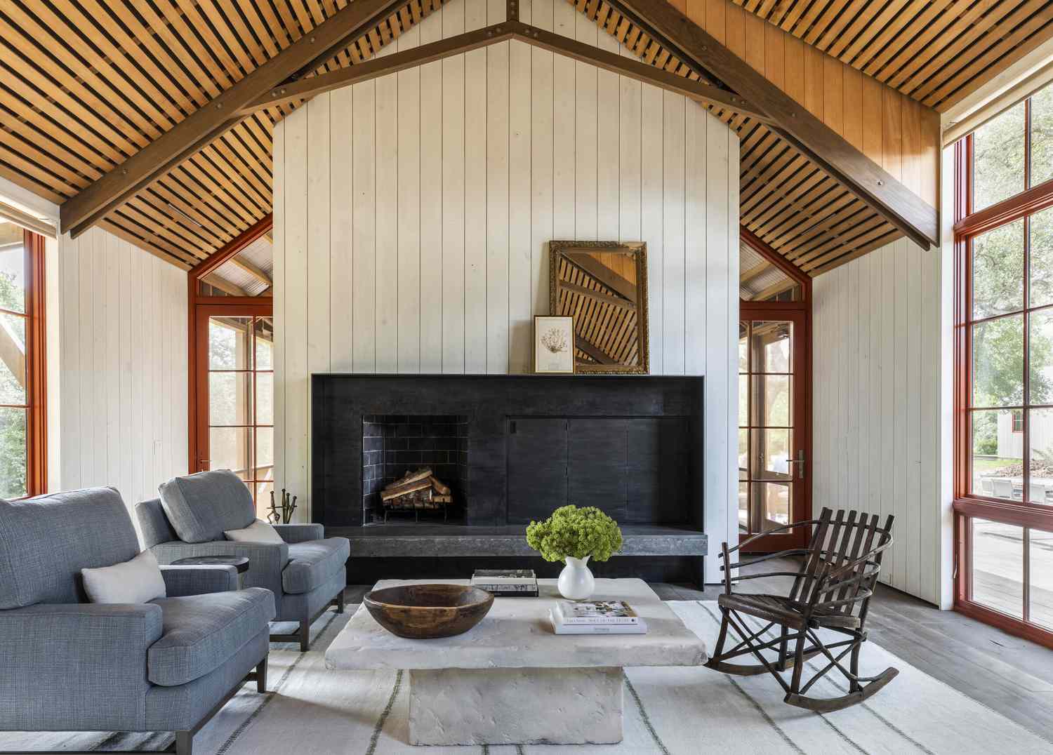 Perfect Blend of Comfort and Style: Modern Farmhouse Living Room Ideas - 3