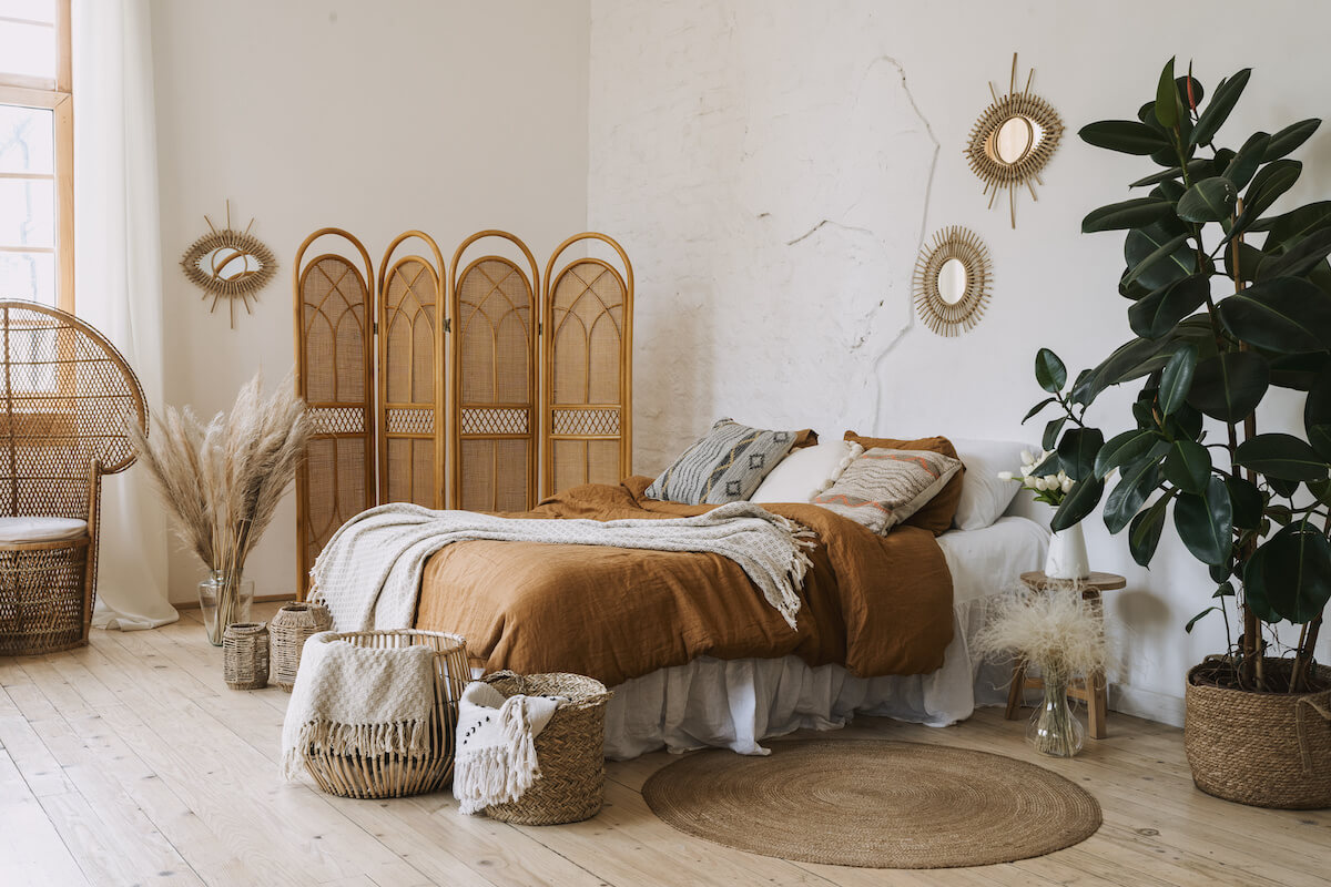 Earthy Bedroom: Embracing Natural Elements for a Cozy Space - 3