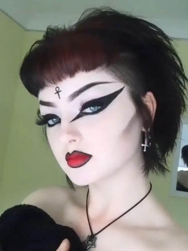 Goth Makeup: A Guide to Dark Elegance and Dramatic Looks - 3