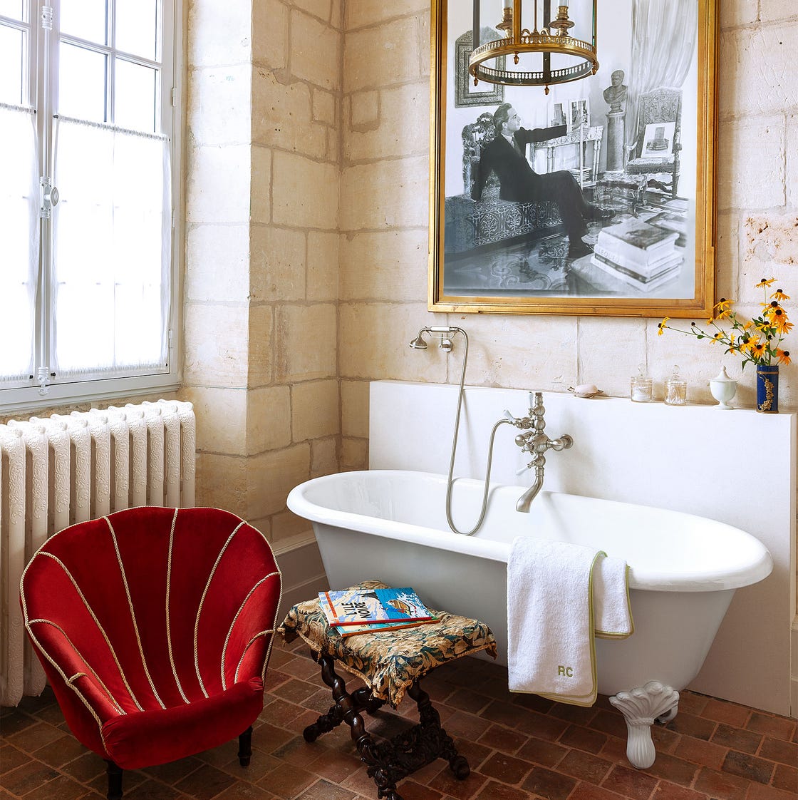 Clever Small Bathroom Ideas for Maximizing Space and Style - 3