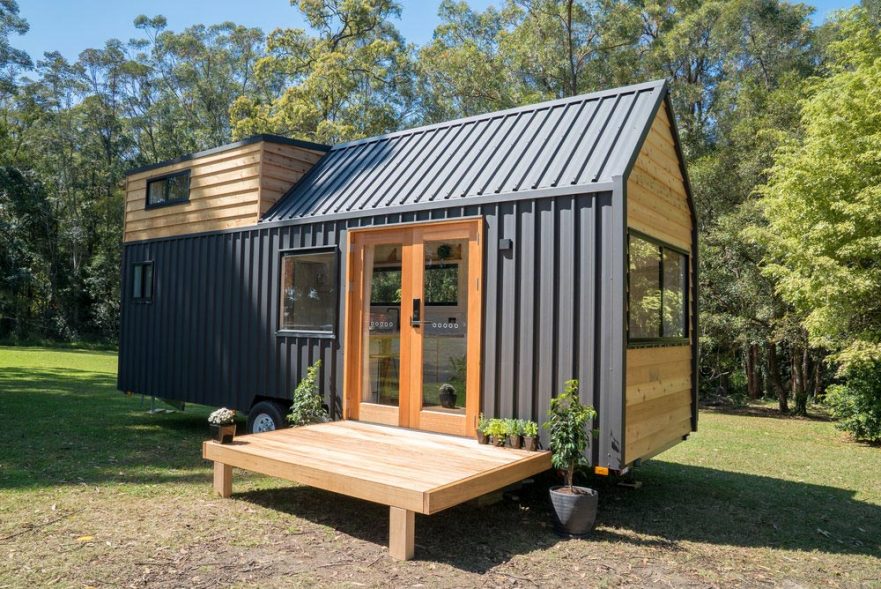 Tiny House Living: A Complete Guide to Downsizing and Simplifying Life - 3