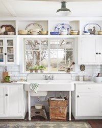 Old Farmhouse Kitchen: Reviving Classic Charm with Modern Touches